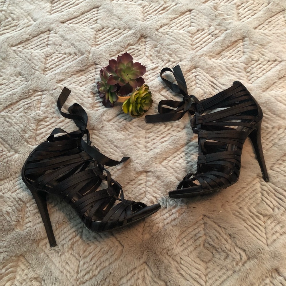 CLOSET CLOSEOUT! Zigi Soho lace up heels